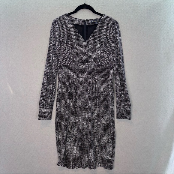 Brooks Brothers Dresses & Skirts - Brooks Brothers women’s black & white printed long sleeve V-neck midi dress SZ S